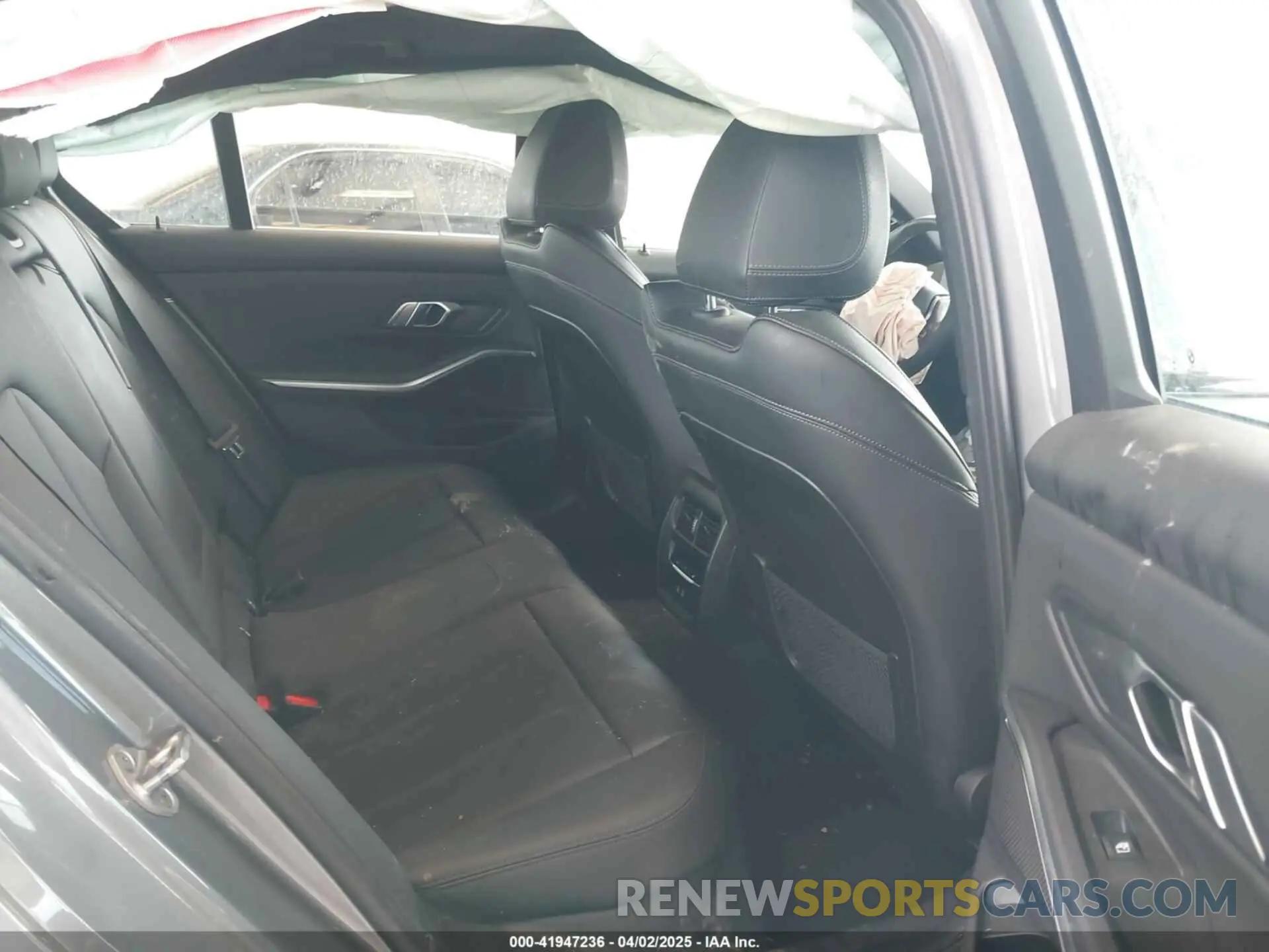 8 fotografías del automóvil dañado 3MW89FF04P8D55611 BMW 330I 2023