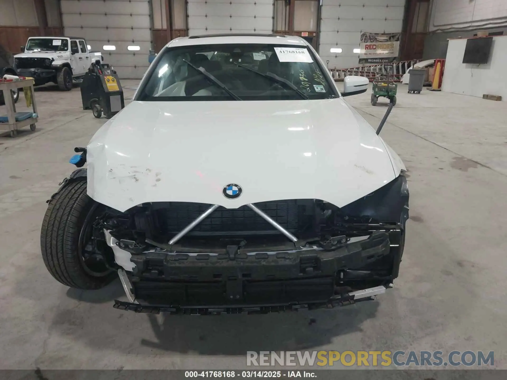 13 fotografías del automóvil dañado 3MW89FF04P8D68374 BMW 330I 2023