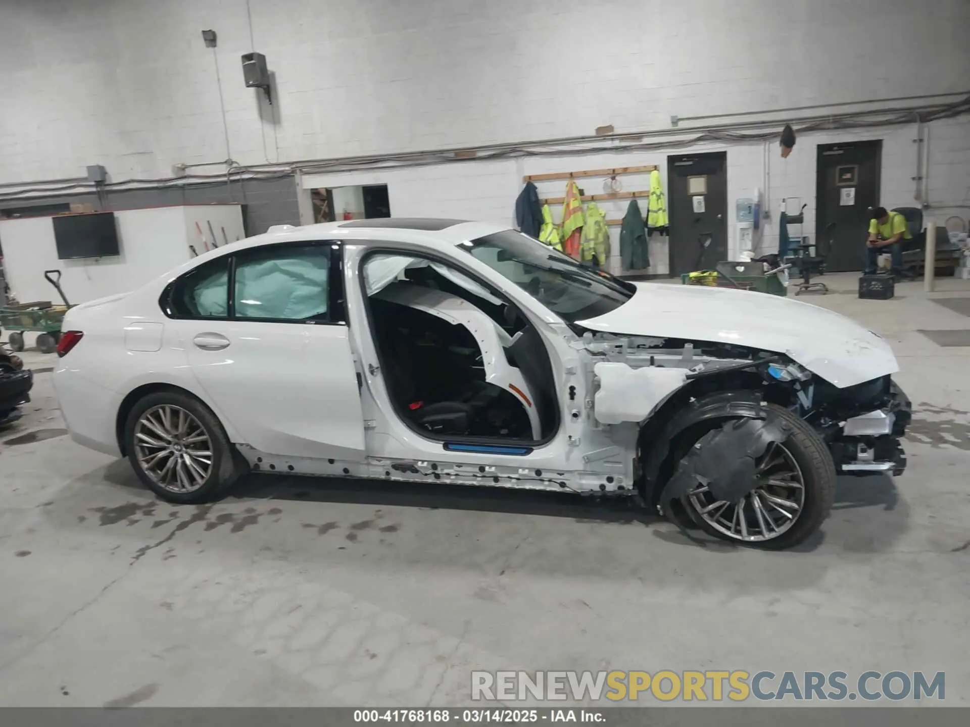 14 fotografías del automóvil dañado 3MW89FF04P8D68374 BMW 330I 2023