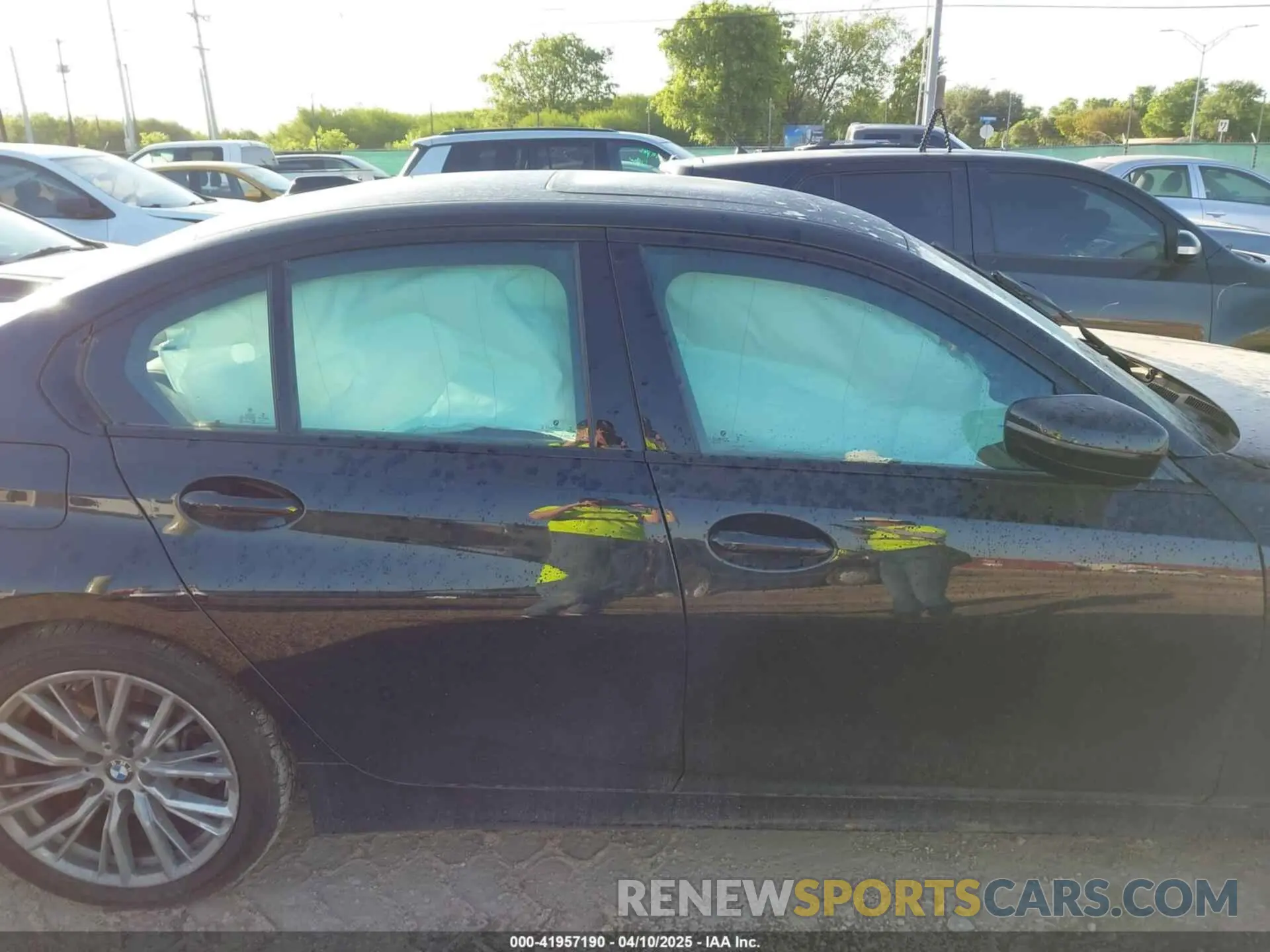 13 fotografías del automóvil dañado 3MW89FF09P8D19011 BMW 330I 2023
