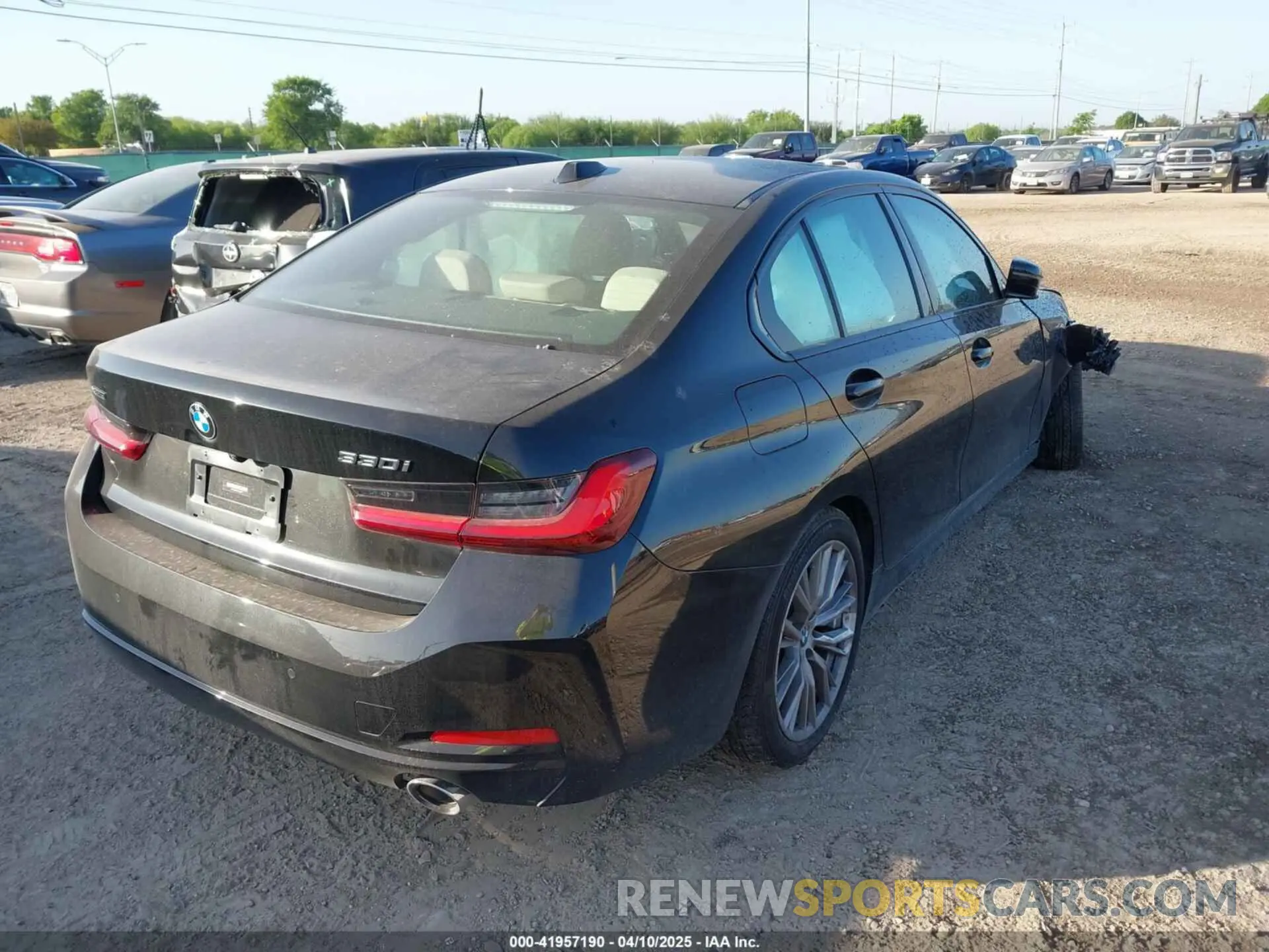 4 fotografías del automóvil dañado 3MW89FF09P8D19011 BMW 330I 2023