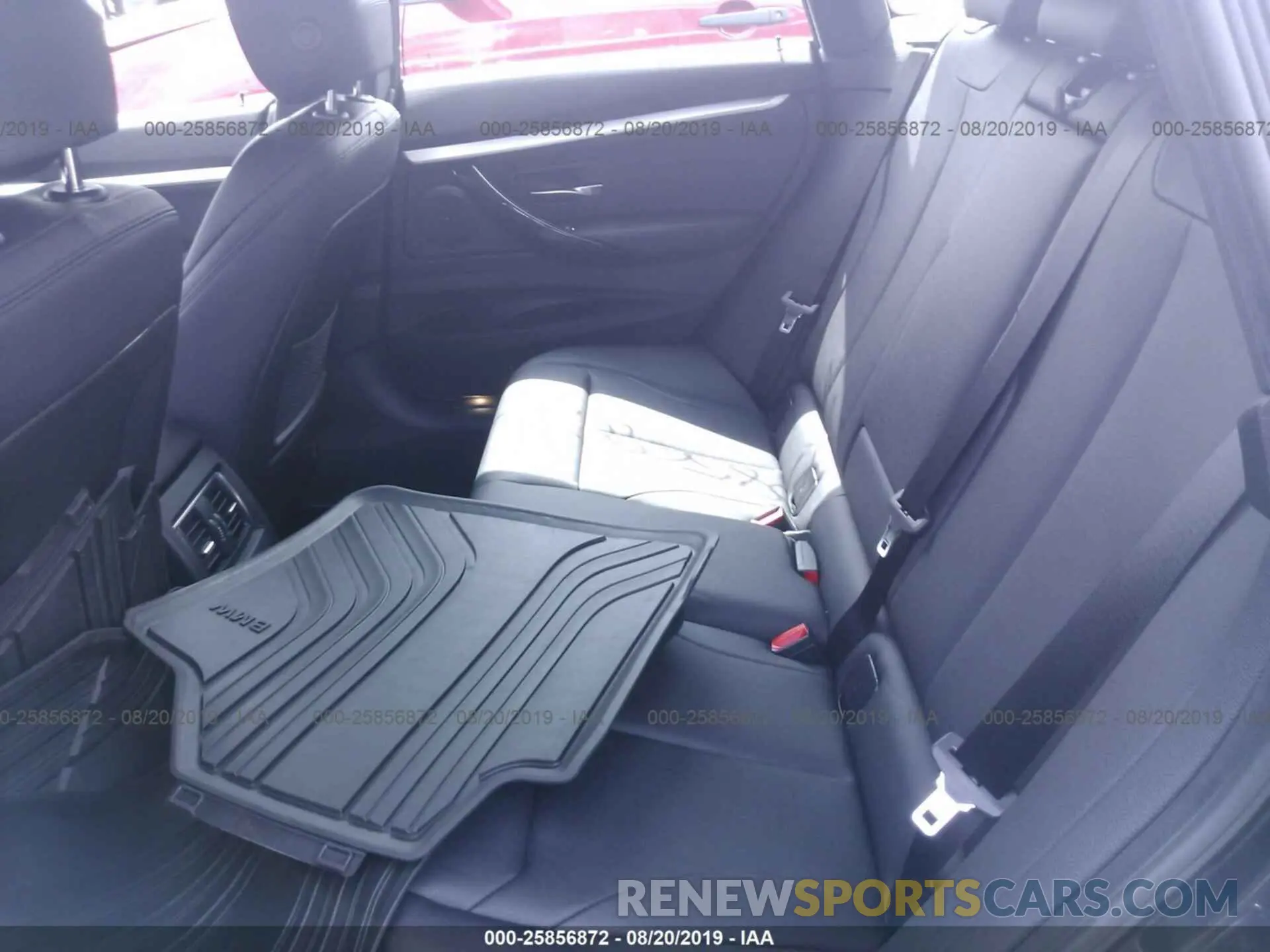 8 fotografías del automóvil dañado WBA8Z9C54KB220718 BMW 330XI 2019