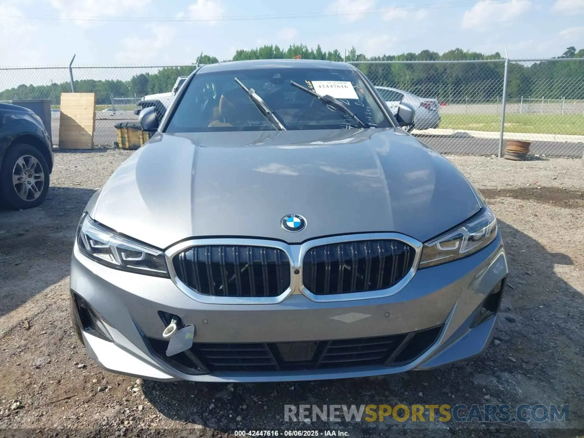 11 fotografías del automóvil dañado 3MW89CW08S8F24388 BMW 330XI 2025