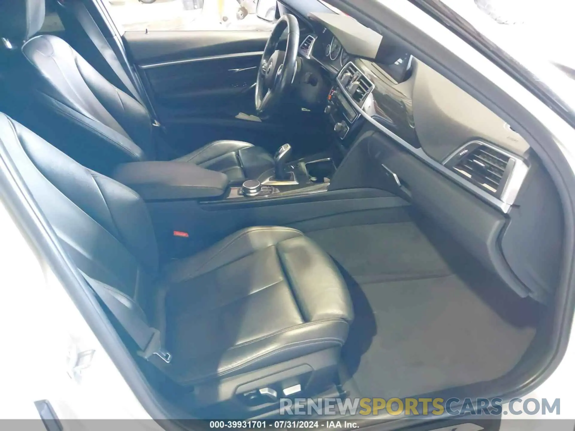 5 fotografías del automóvil dañado WBA8B7G34HNU37873 BMW 340I 2017