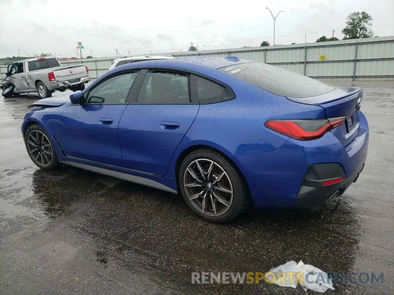 2 fotografías del automóvil dañado WBA63AV01NFL98112 BMW 4 SERIES 2022