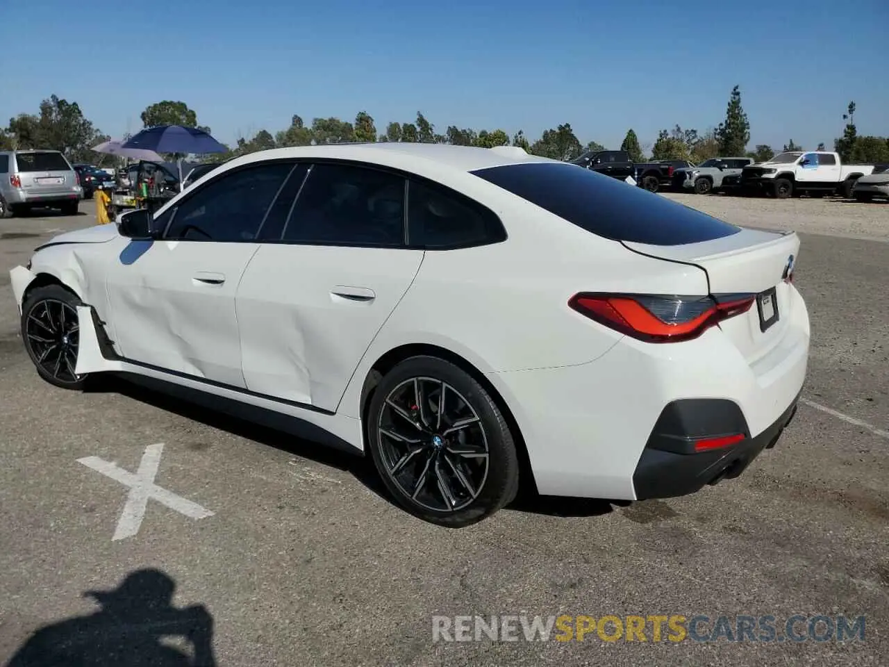 2 fotografías del automóvil dañado WBA63AV02NFL96708 BMW 4 SERIES 2022