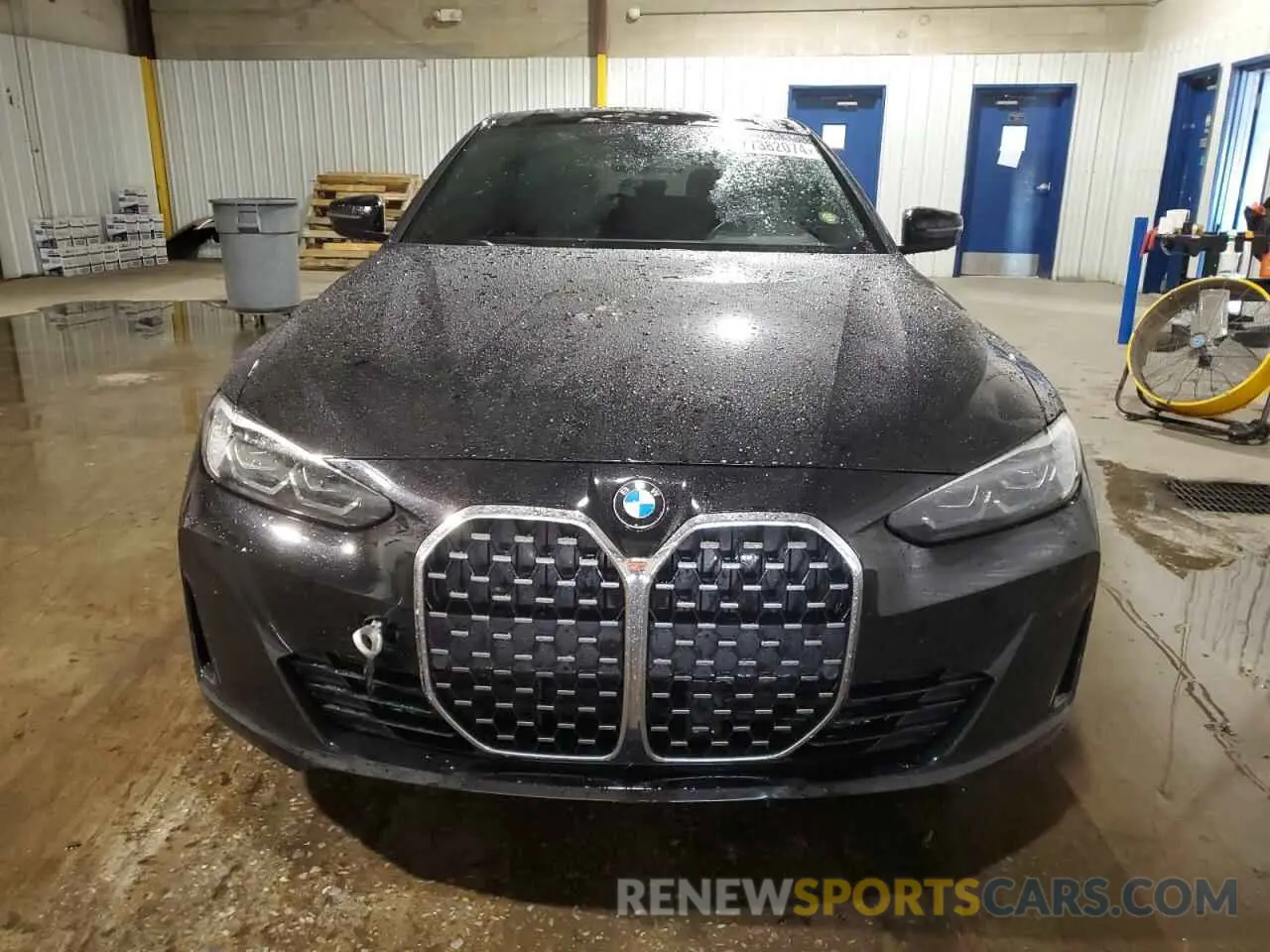 5 fotografías del automóvil dañado WBA63AV08NFM16380 BMW 4 SERIES 2022