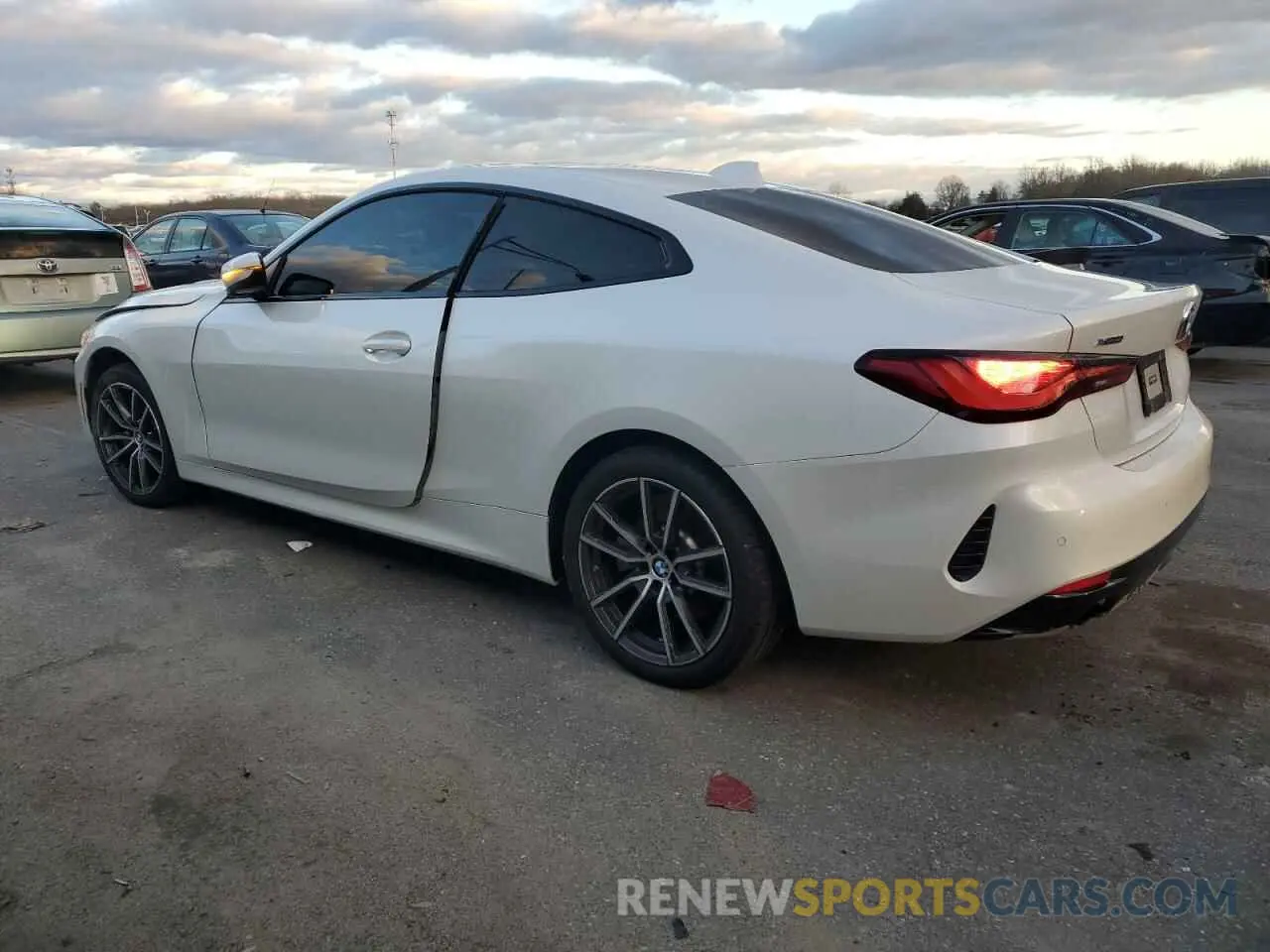 2 fotografías del automóvil dañado WBA73AP05NCJ20767 BMW 4 SERIES 2022