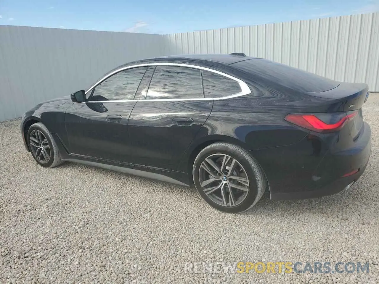 2 fotografías del automóvil dañado WBA73AV00RFT44343 BMW 4 SERIES 2024