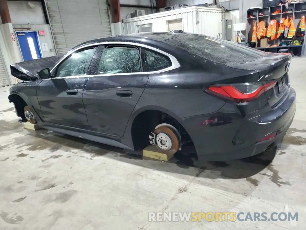 2 fotografías del automóvil dañado WBA73AV0XRFT26027 BMW 4 SERIES 2024