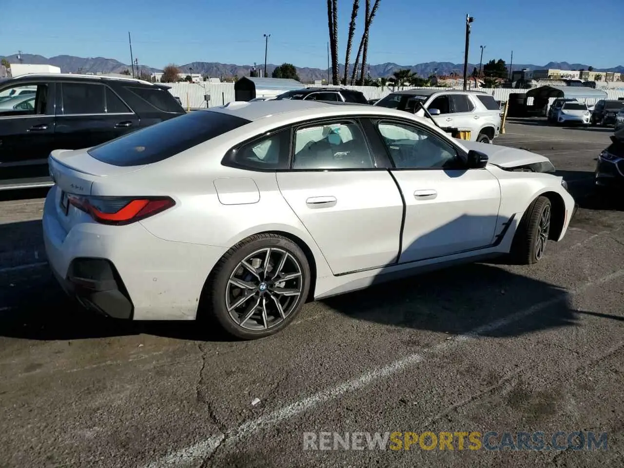 3 fotografías del automóvil dañado WBA23FB04SFT96477 BMW 4 SERIES 2025