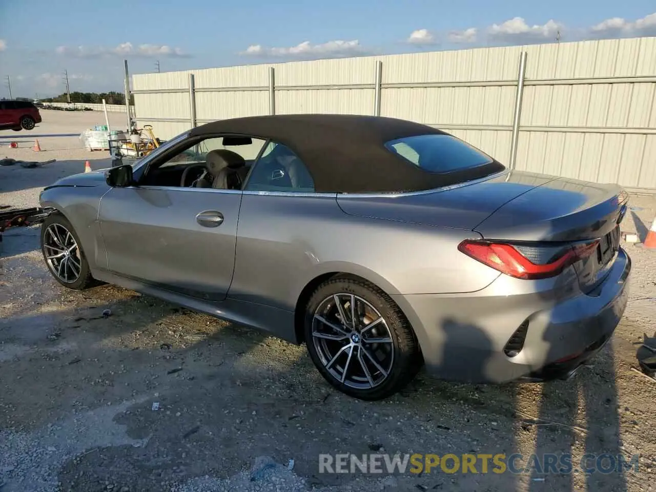 2 fotografías del automóvil dañado WBA33DB02SCT31055 BMW 4 SERIES 2025