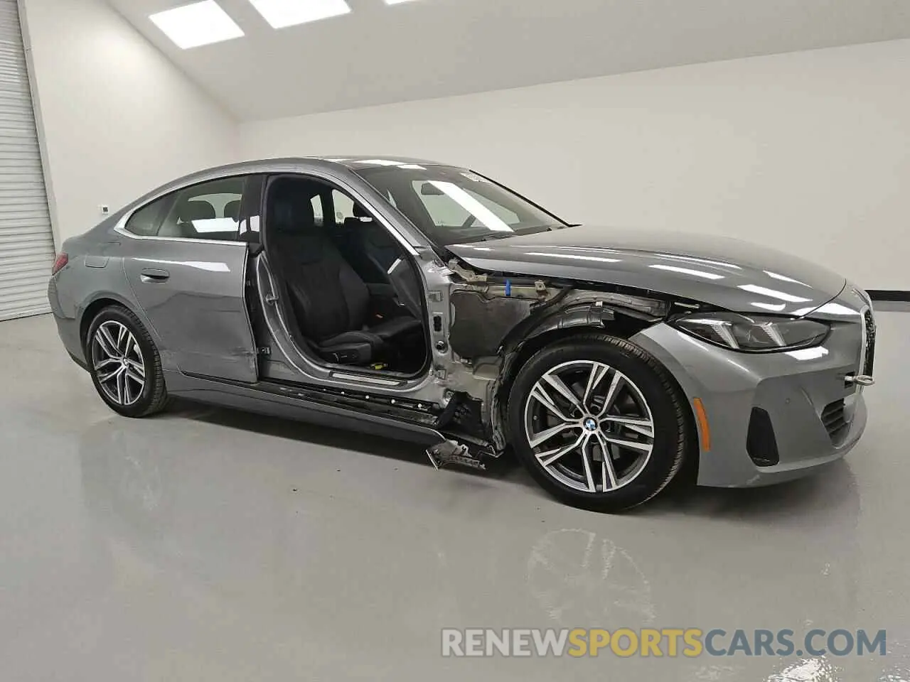 4 fotografías del automóvil dañado WBA33FB0XSFU70845 BMW 4 SERIES 2025