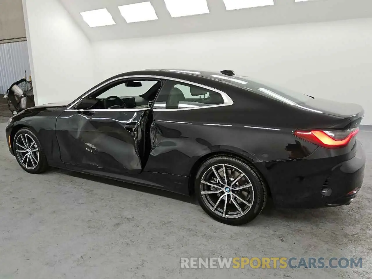 2 fotografías del automóvil dañado WBA63DA05SCT09632 BMW 4 SERIES 2025