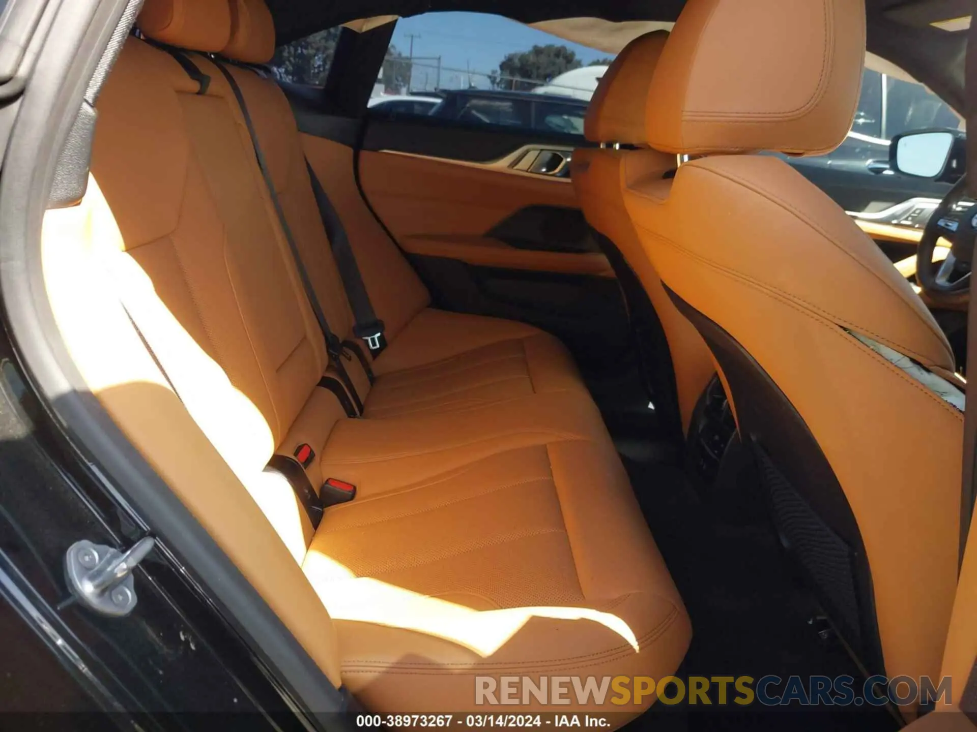 8 fotografías del automóvil dañado WBA63AV00RFR33372 BMW 4 SERIES GRAN COUPE 2024