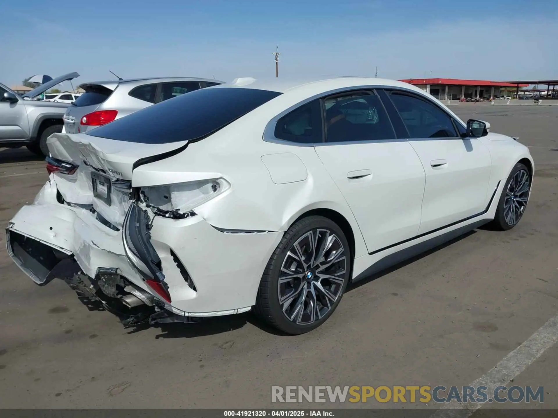 4 fotografías del automóvil dañado WBA63AV06RFR42142 BMW 4 SERIES GRAN COUPE 2024