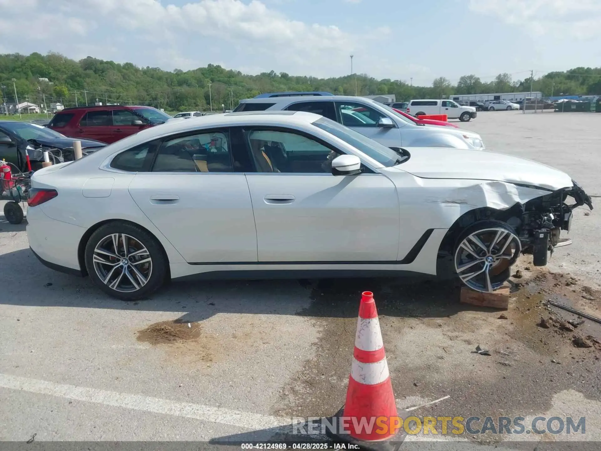 13 fotografías del automóvil dañado WBA33FB08SFU74697 BMW 4 SERIES GRAN COUPE 2025