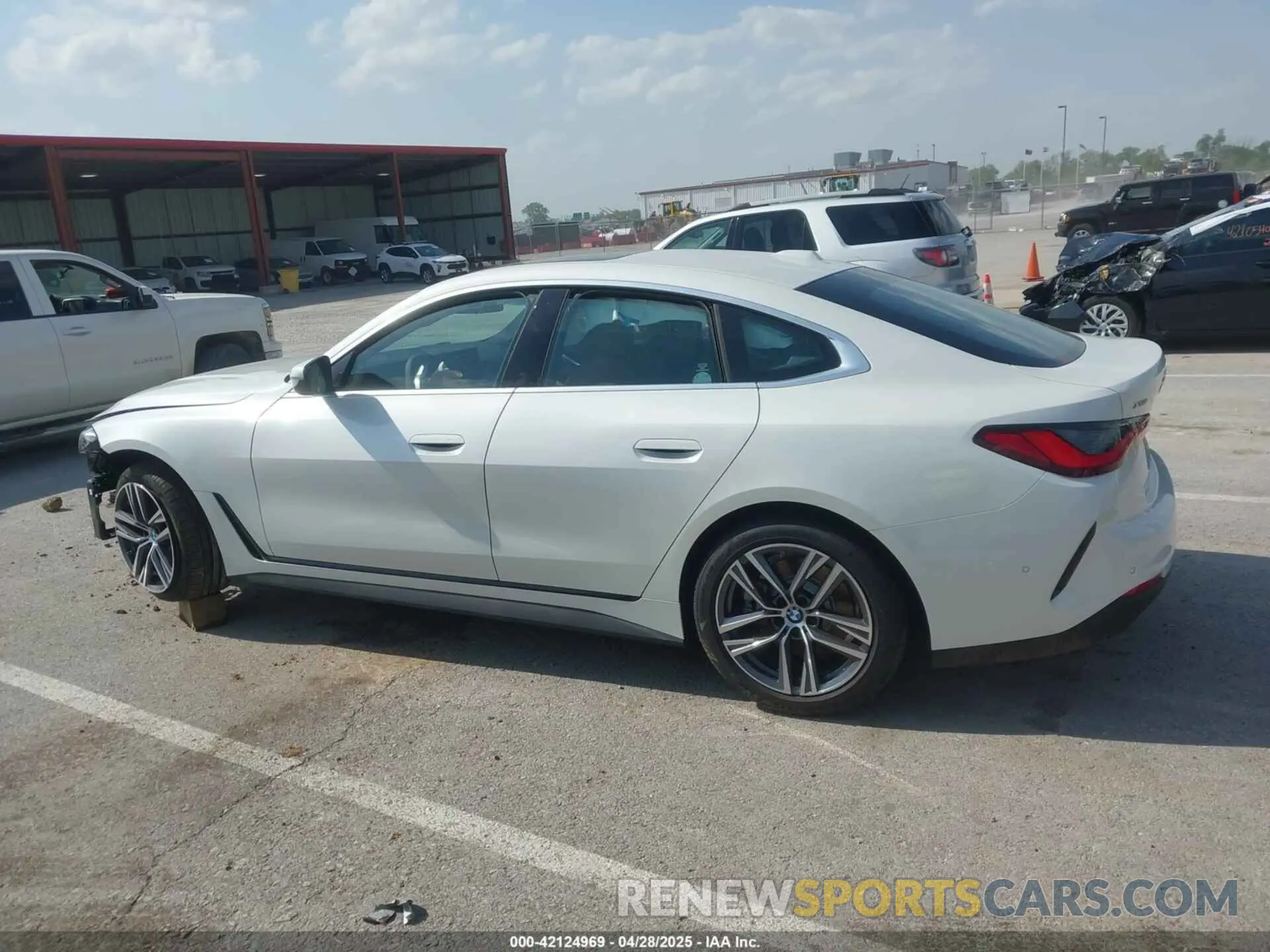 14 fotografías del automóvil dañado WBA33FB08SFU74697 BMW 4 SERIES GRAN COUPE 2025