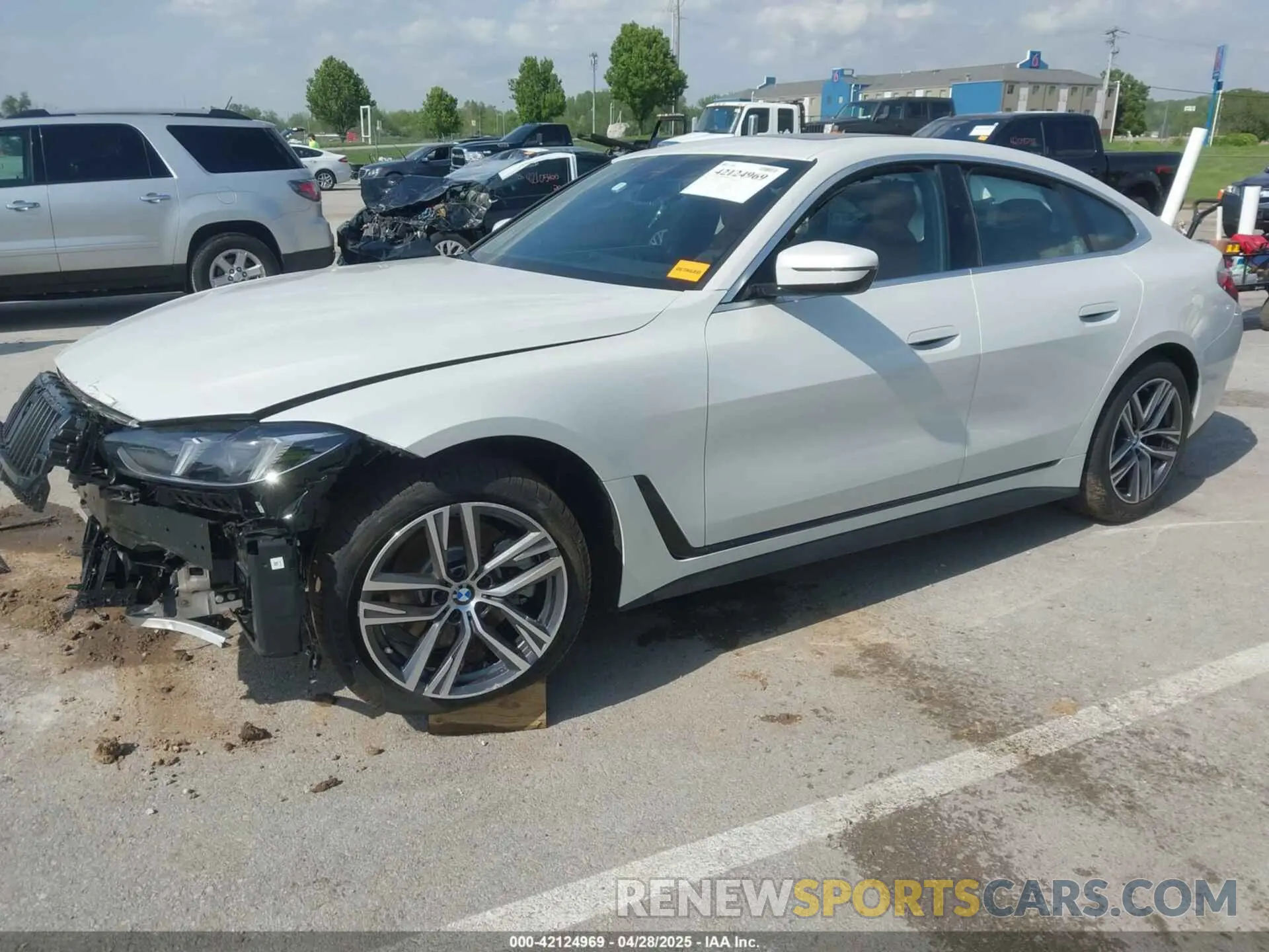 2 fotografías del automóvil dañado WBA33FB08SFU74697 BMW 4 SERIES GRAN COUPE 2025