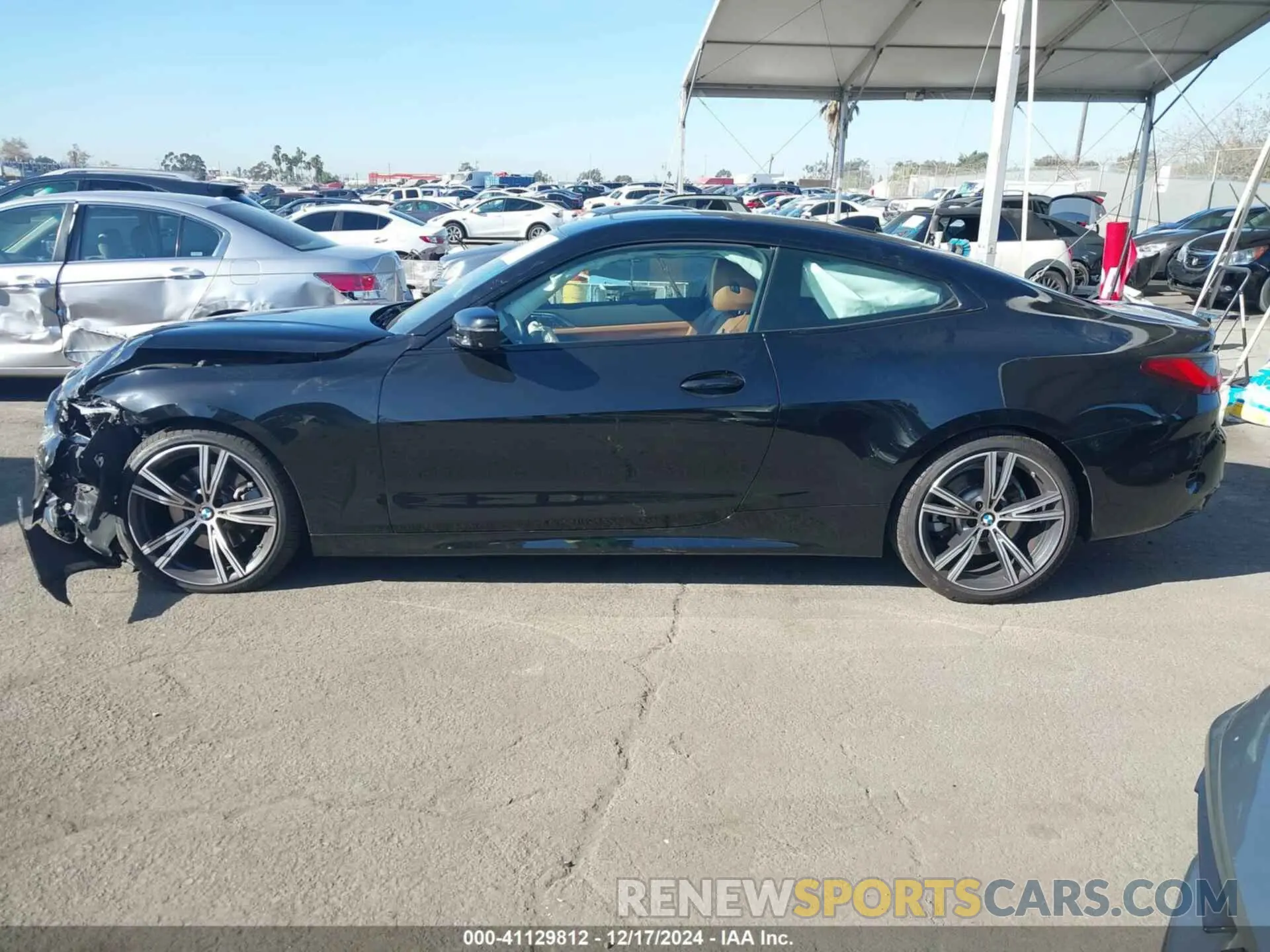 14 fotografías del automóvil dañado WBA53AP05MCH00710 BMW 430I 2021
