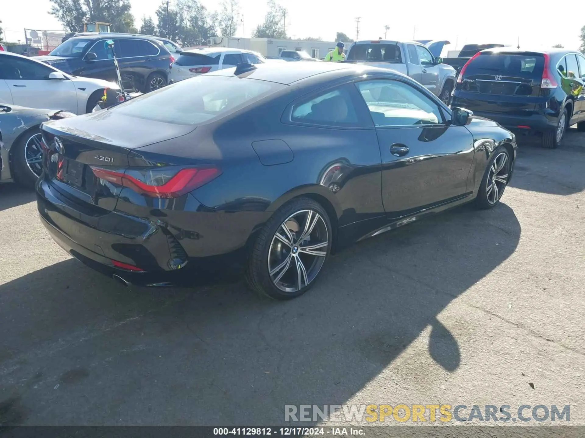 4 fotografías del automóvil dañado WBA53AP05MCH00710 BMW 430I 2021
