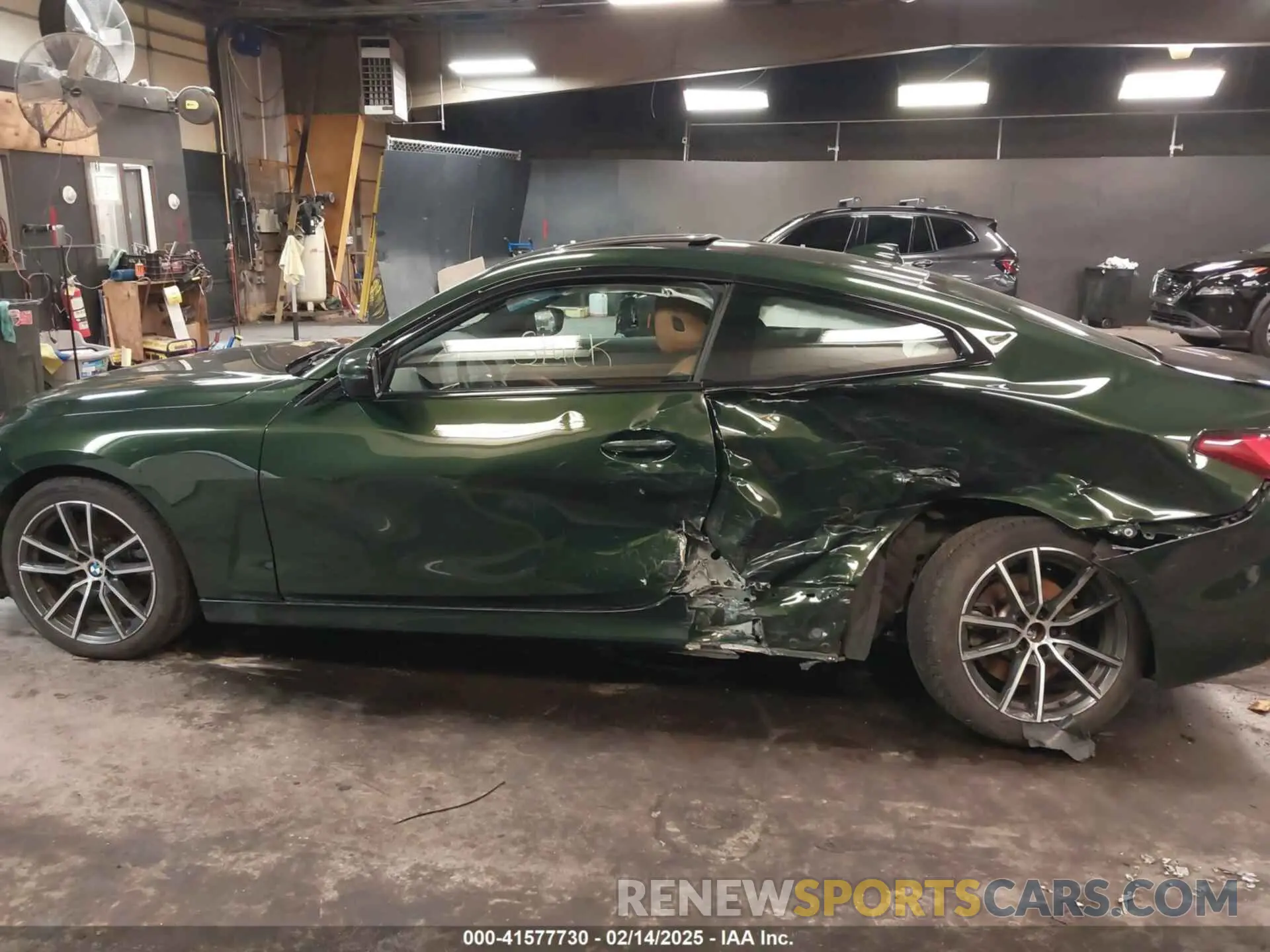 14 fotografías del automóvil dañado WBA73AP04NCK88044 BMW 430I 2022