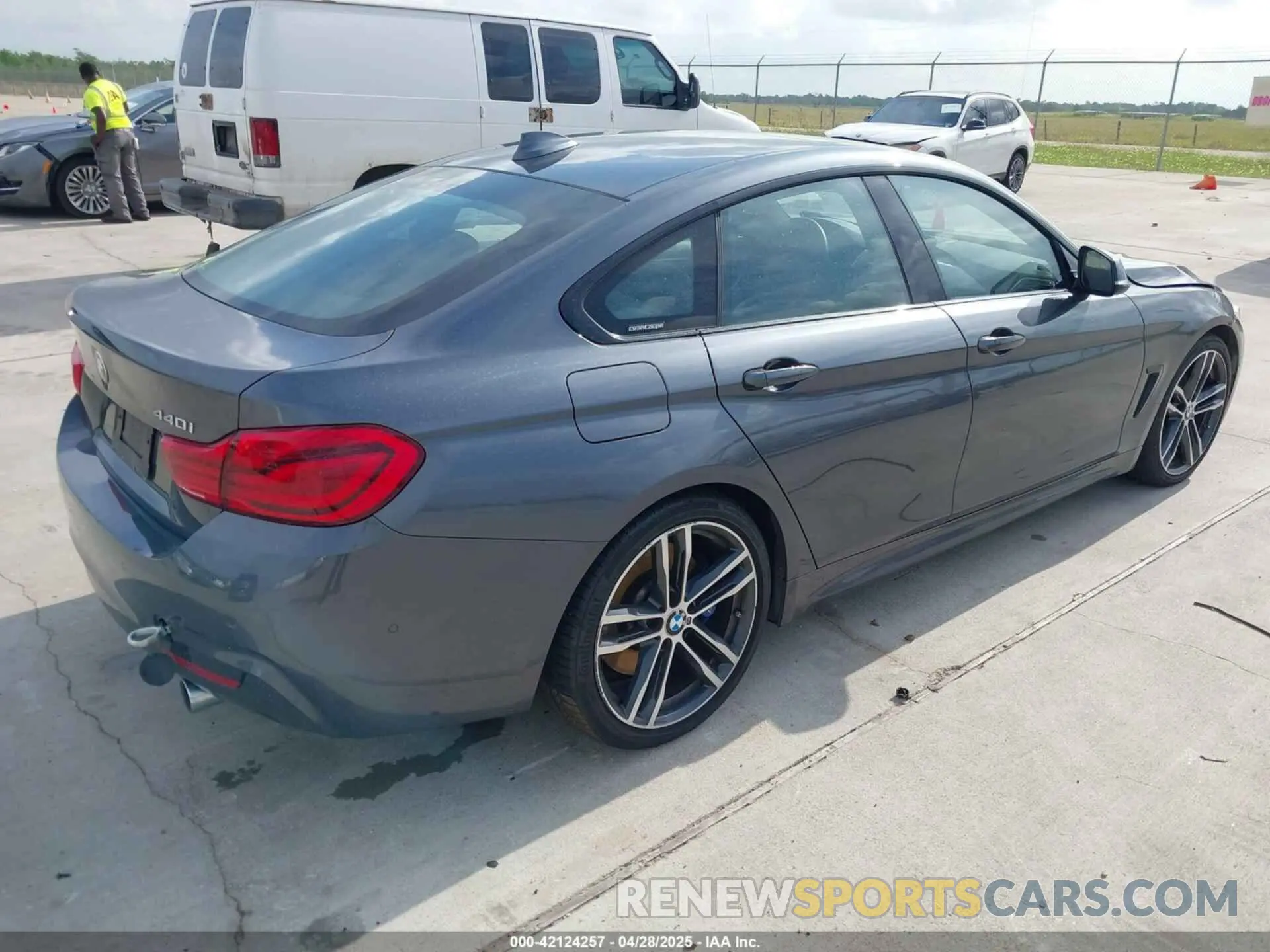 4 fotografías del automóvil dañado WBA4J5C54KBM65694 BMW 440I GRAN COUPE 2019