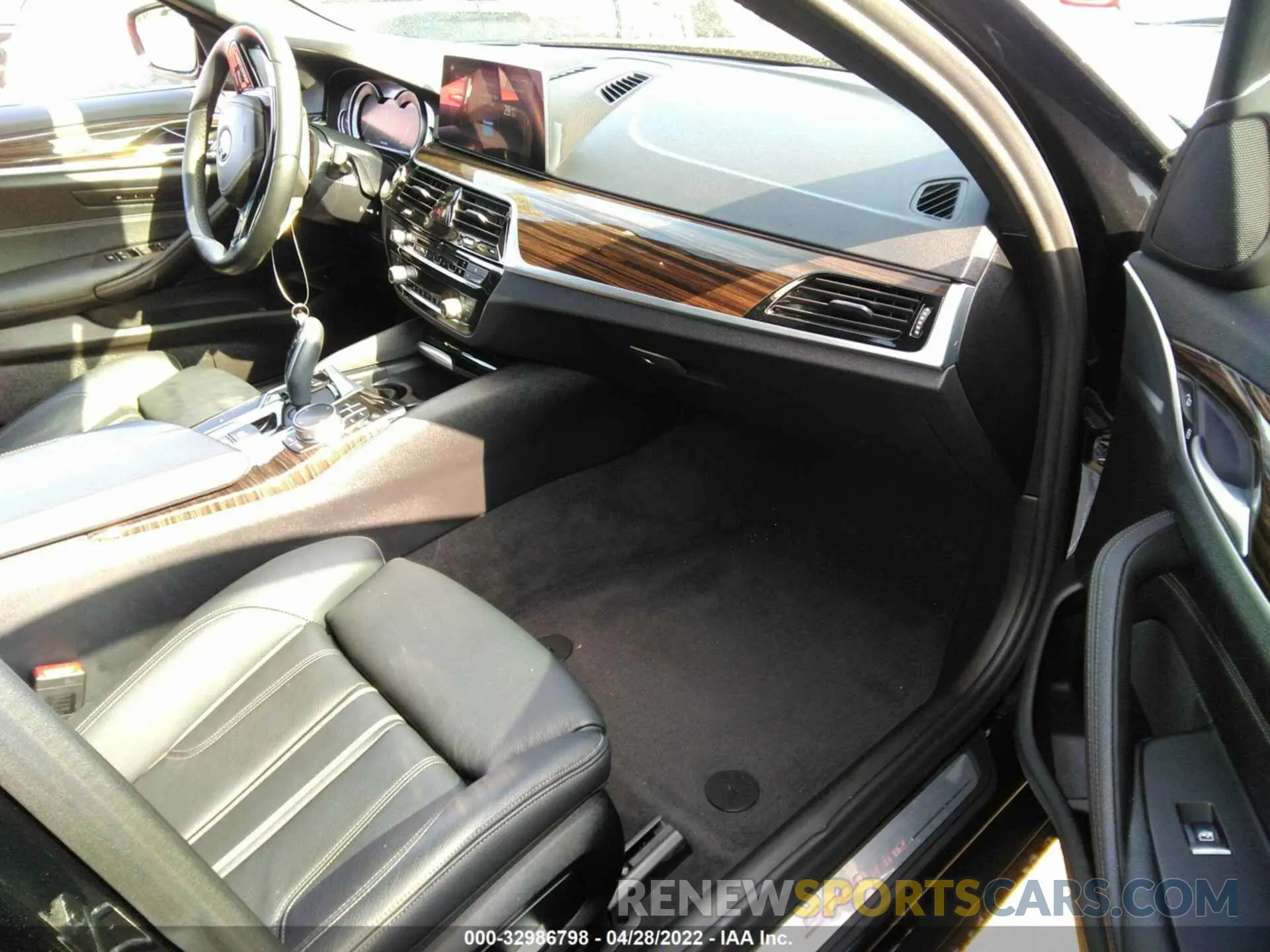 5 fotografías del automóvil dañado WBAJA5C50KBX86487 BMW 5 SERIES 2019
