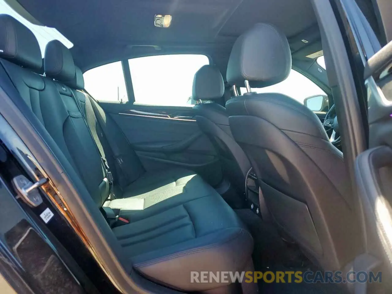 10 fotografías del automóvil dañado WBAJA5C50KG900345 BMW 5 SERIES 2019