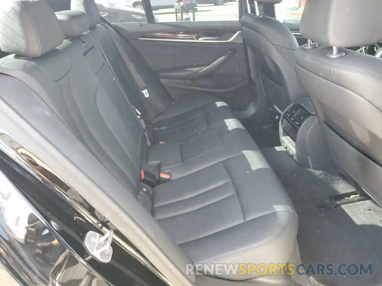 10 fotografías del automóvil dañado WBAJA5C50KWW30068 BMW 5 SERIES 2019