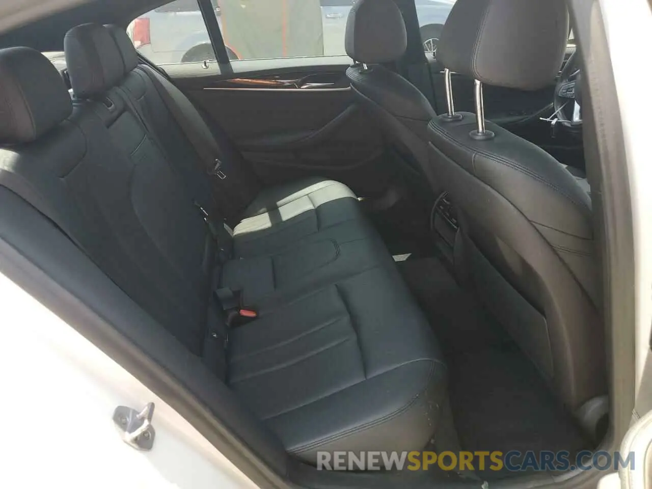 10 fotografías del automóvil dañado WBAJA5C51KBX86434 BMW 5 SERIES 2019