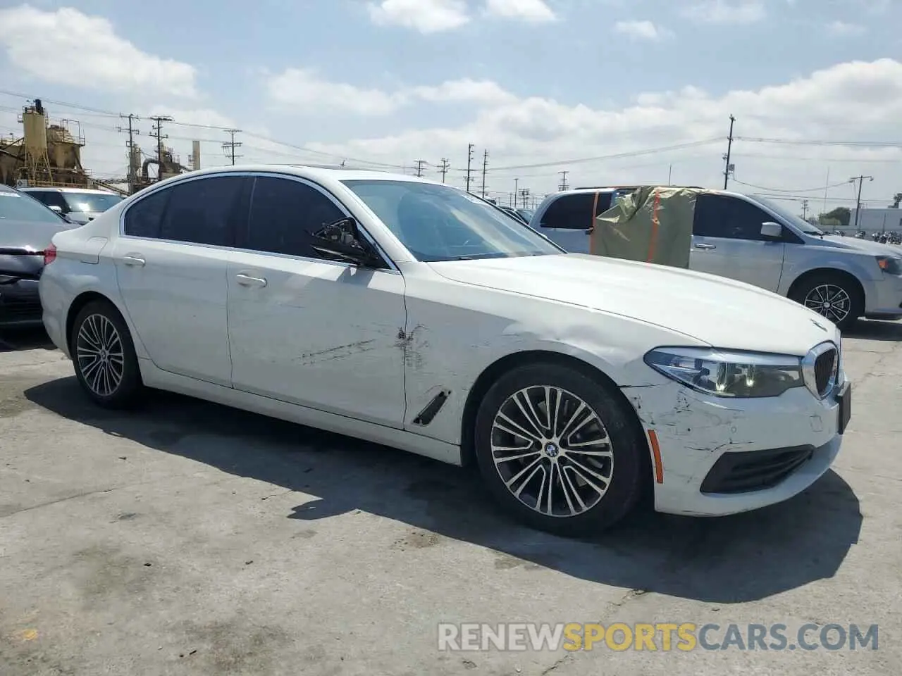 4 fotografías del automóvil dañado WBAJA5C51KBX86434 BMW 5 SERIES 2019