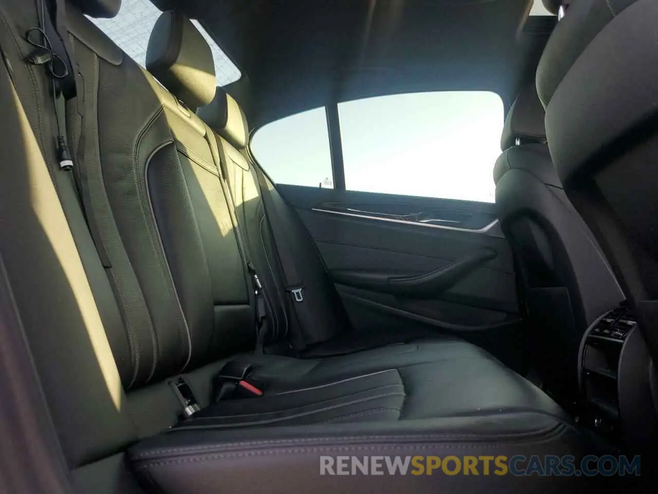 10 fotografías del automóvil dañado WBAJA5C52KWW15748 BMW 5 SERIES 2019