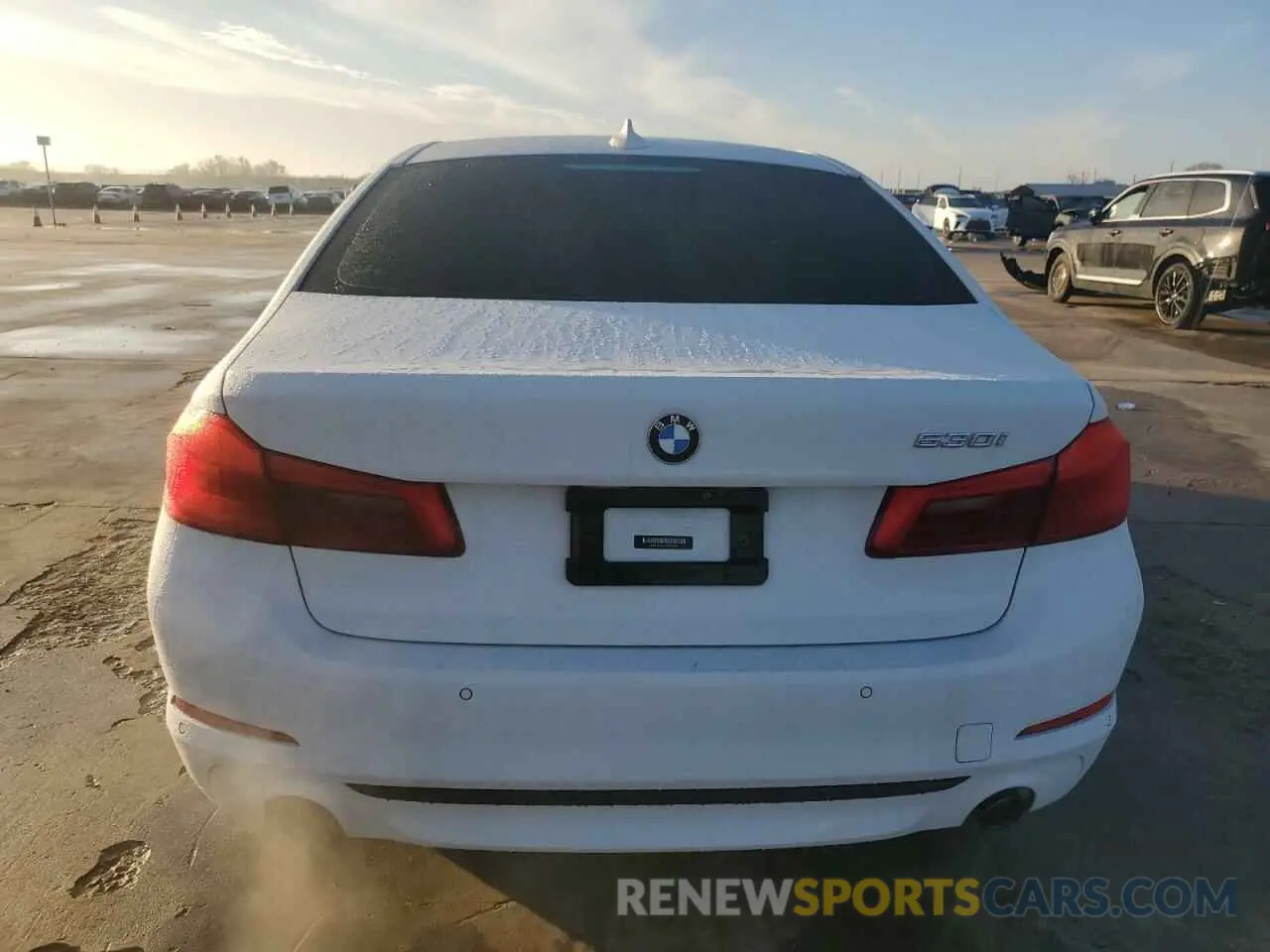 6 fotografías del automóvil dañado WBAJA5C52KWW15748 BMW 5 SERIES 2019