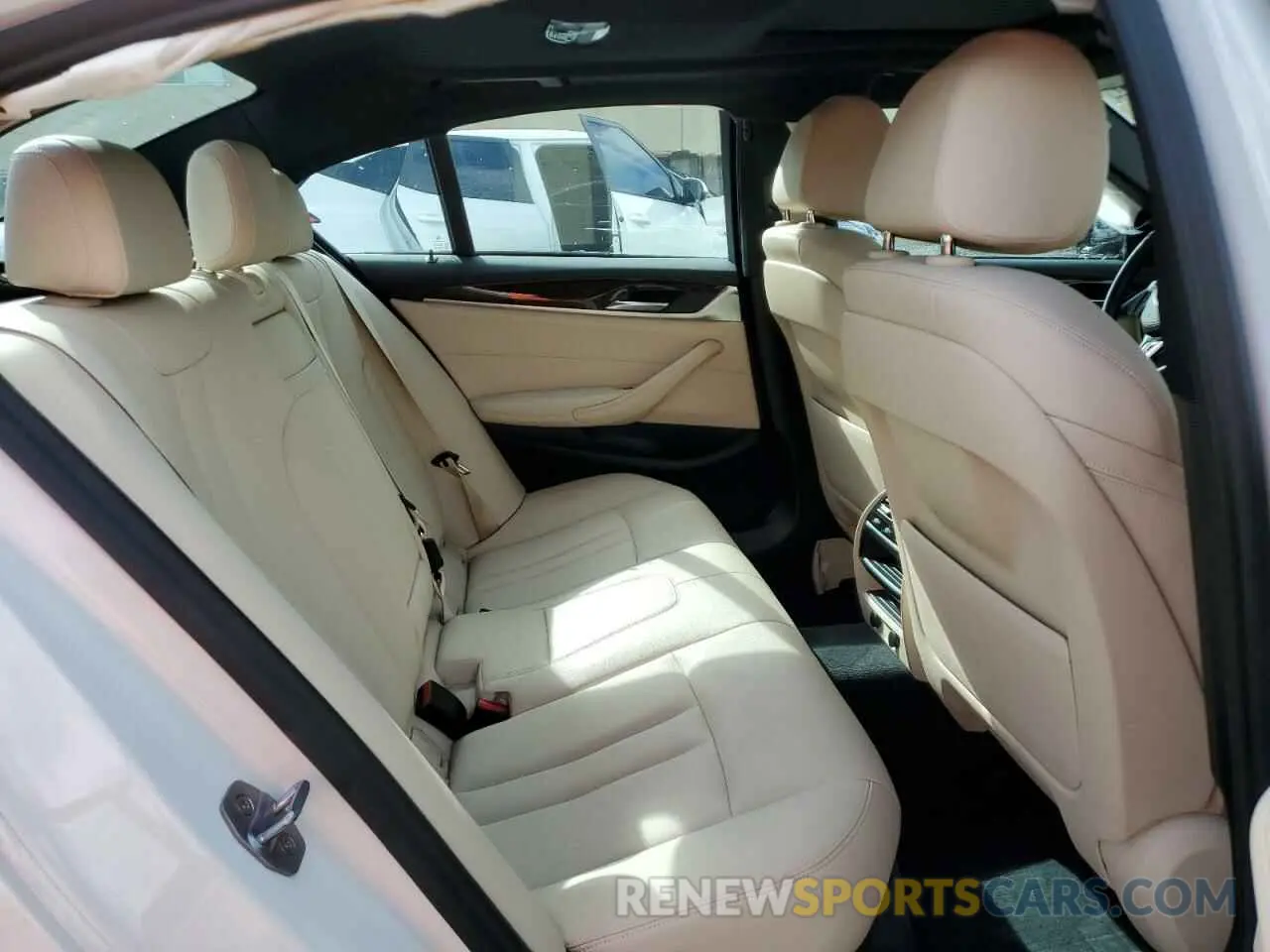 10 fotografías del automóvil dañado WBAJA5C52KWW26930 BMW 5 SERIES 2019