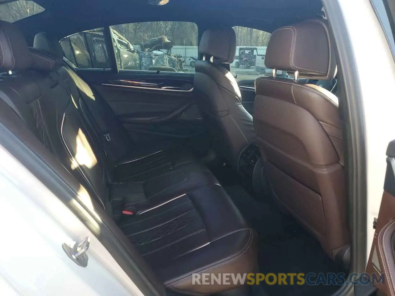 10 fotografías del automóvil dañado WBAJA5C53KWW26760 BMW 5 SERIES 2019