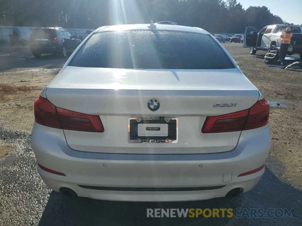 6 fotografías del automóvil dañado WBAJA5C53KWW26760 BMW 5 SERIES 2019