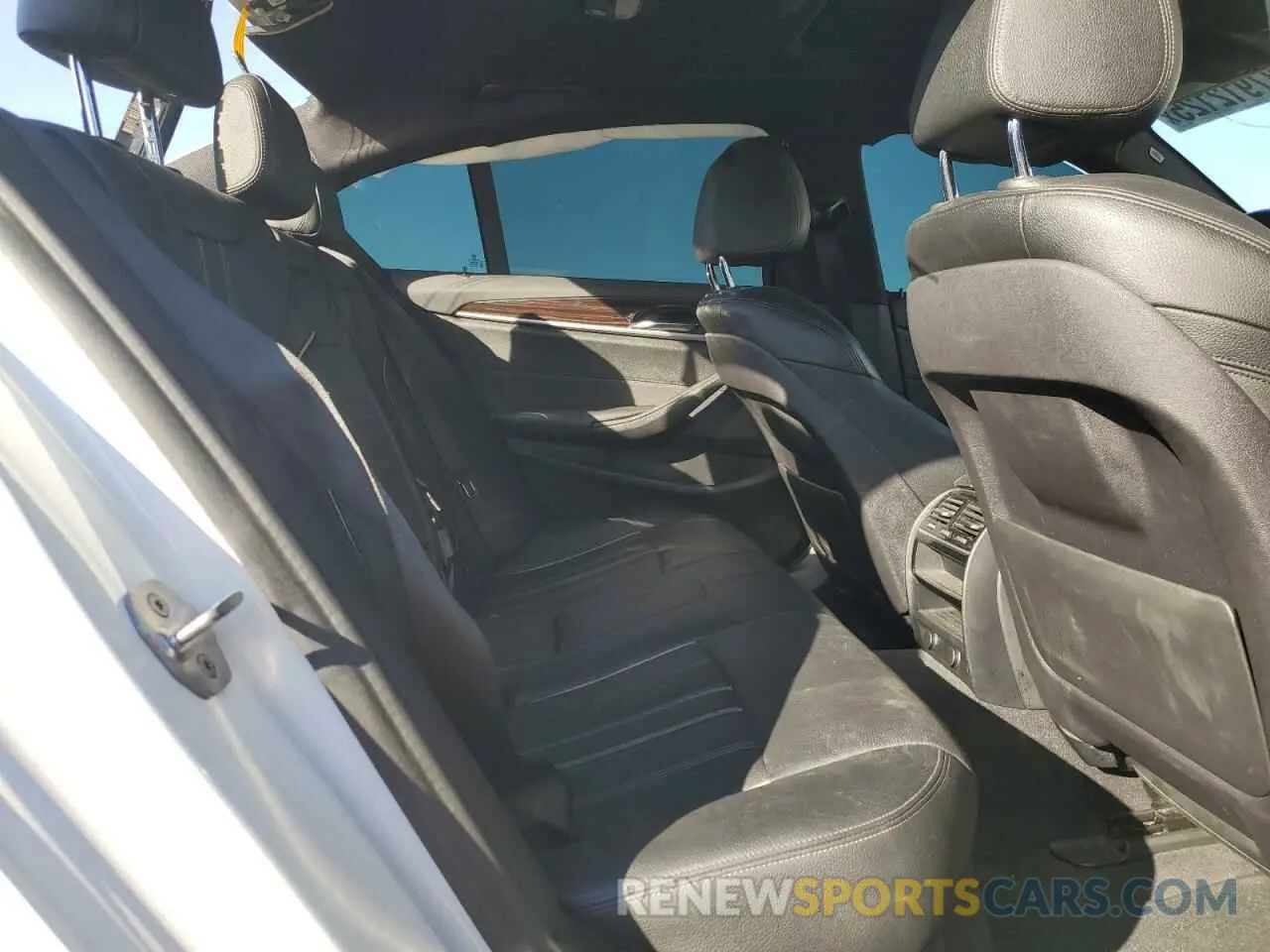 10 fotografías del automóvil dañado WBAJA5C54KWA57842 BMW 5 SERIES 2019