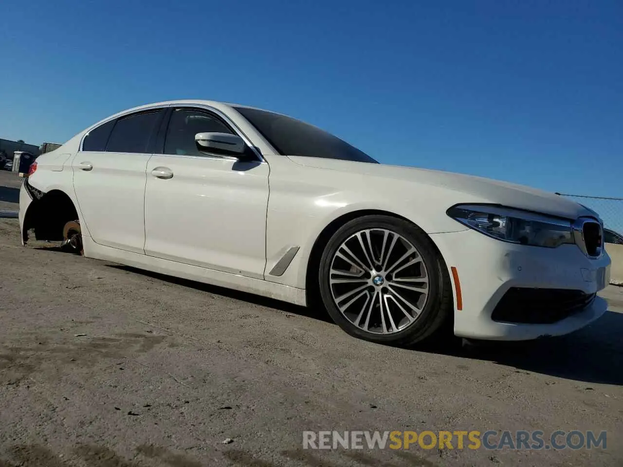 4 fotografías del automóvil dañado WBAJA5C54KWA57842 BMW 5 SERIES 2019