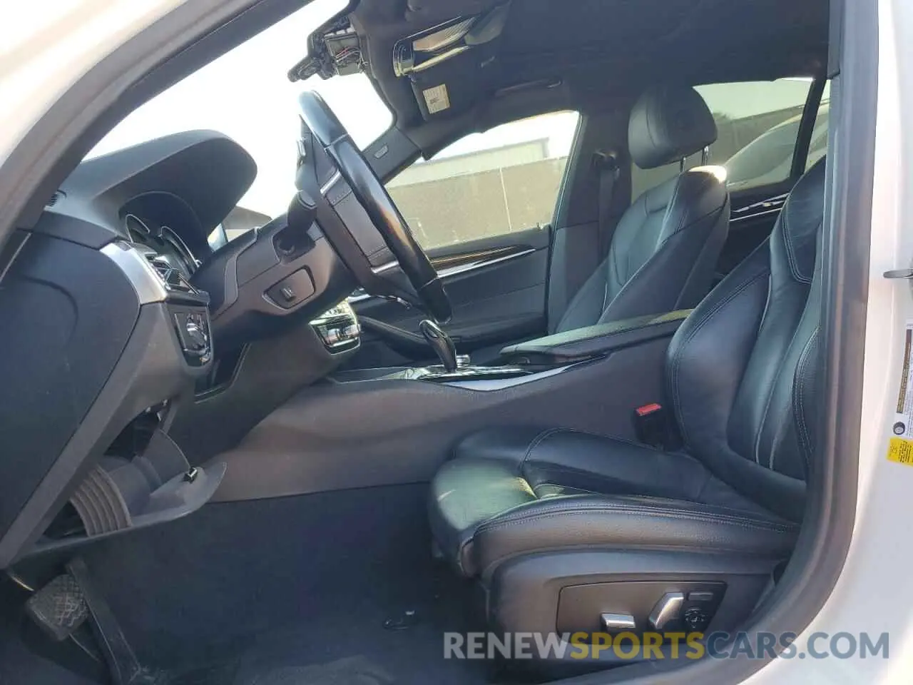 7 fotografías del automóvil dañado WBAJA5C54KWA57842 BMW 5 SERIES 2019