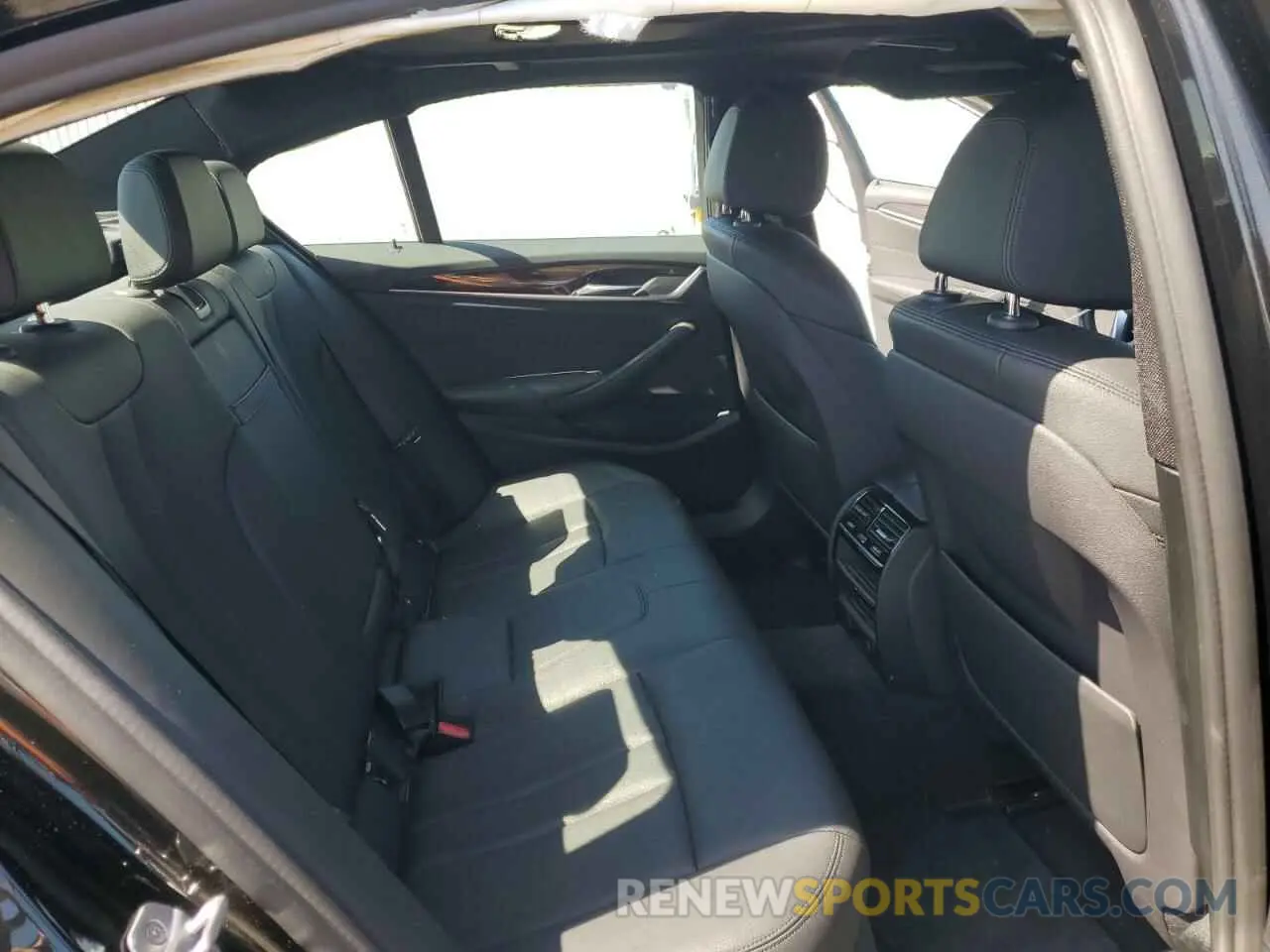 10 fotografías del automóvil dañado WBAJA5C56KG900463 BMW 5 SERIES 2019