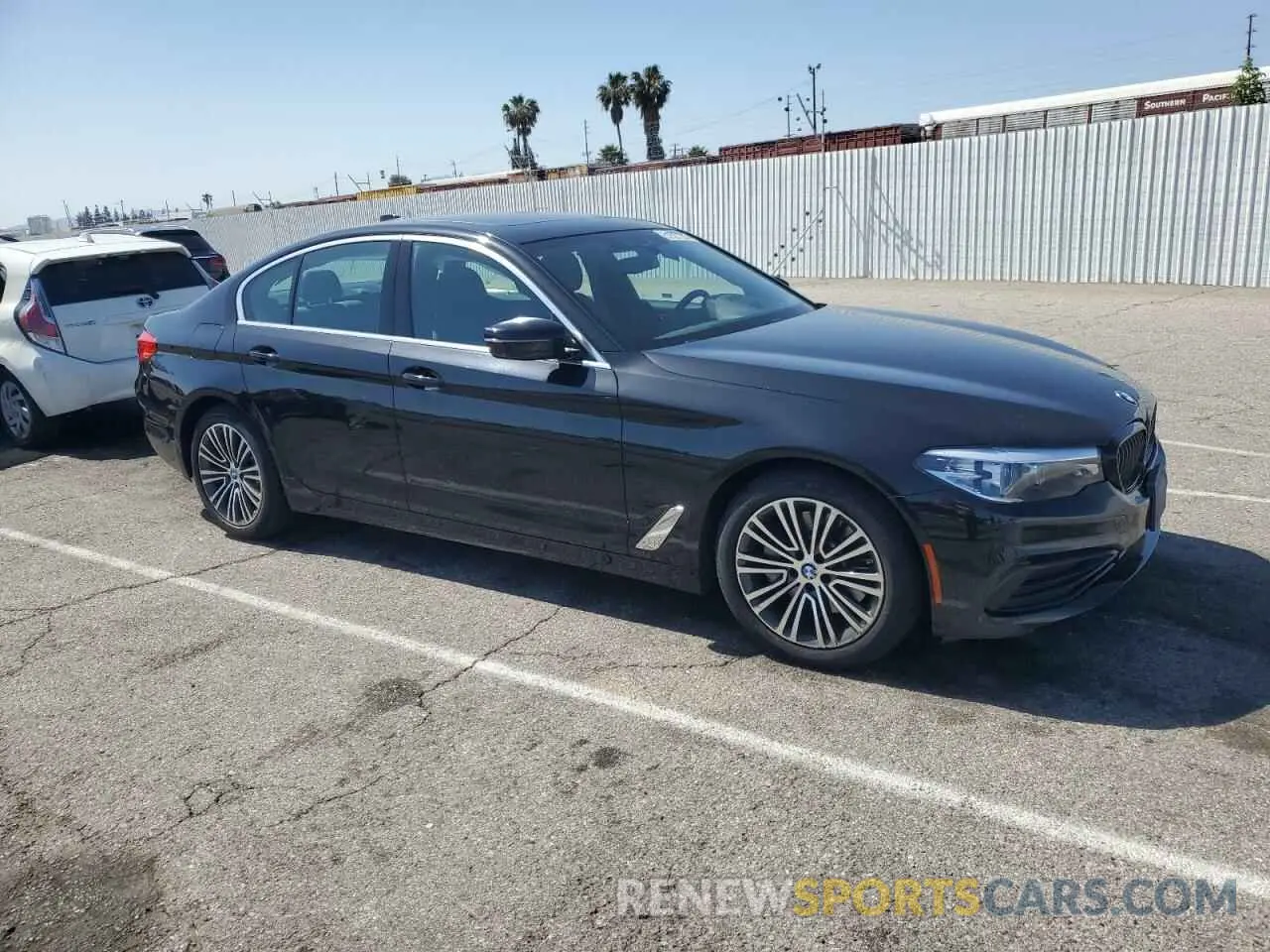 4 fotografías del automóvil dañado WBAJA5C56KG900463 BMW 5 SERIES 2019