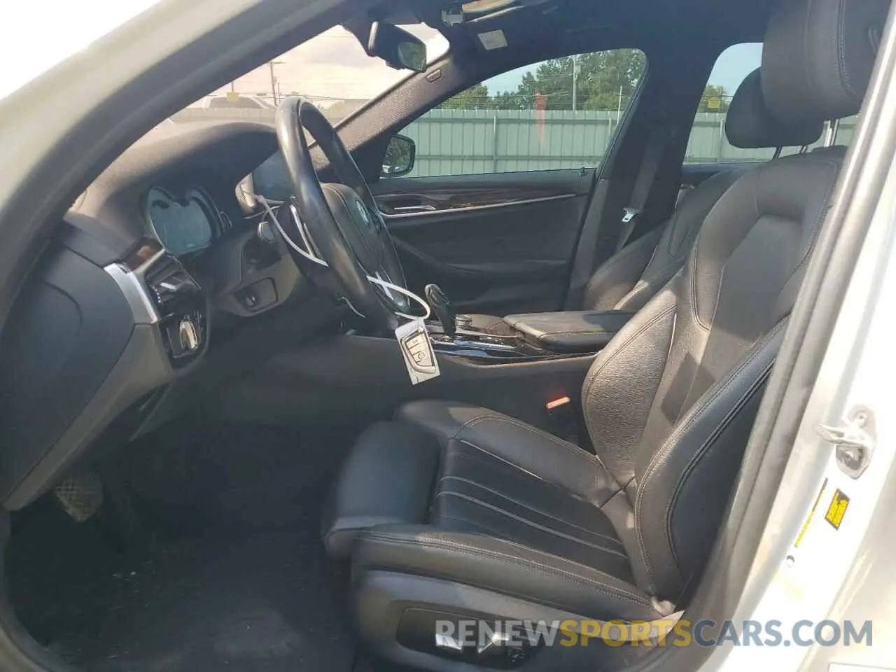 7 fotografías del automóvil dañado WBAJA5C56KWW16465 BMW 5 SERIES 2019