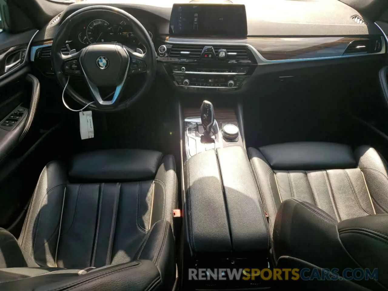 8 fotografías del automóvil dañado WBAJA5C56KWW16465 BMW 5 SERIES 2019