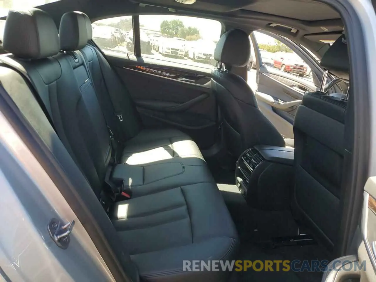 10 fotografías del automóvil dañado WBAJA5C57KBX87524 BMW 5 SERIES 2019