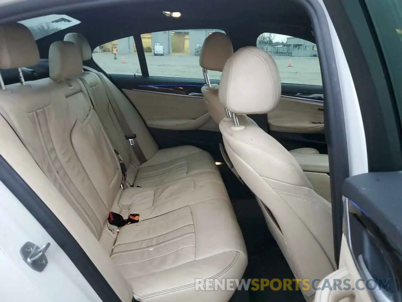 10 fotografías del automóvil dañado WBAJA5C57KWW18760 BMW 5 SERIES 2019