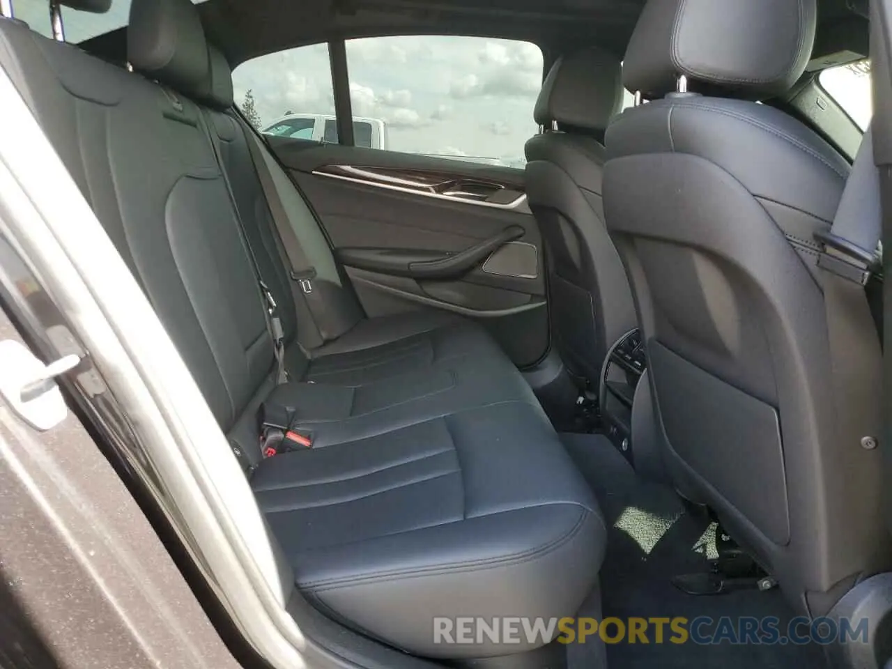 11 fotografías del automóvil dañado WBAJA5C57KWW33498 BMW 5 SERIES 2019