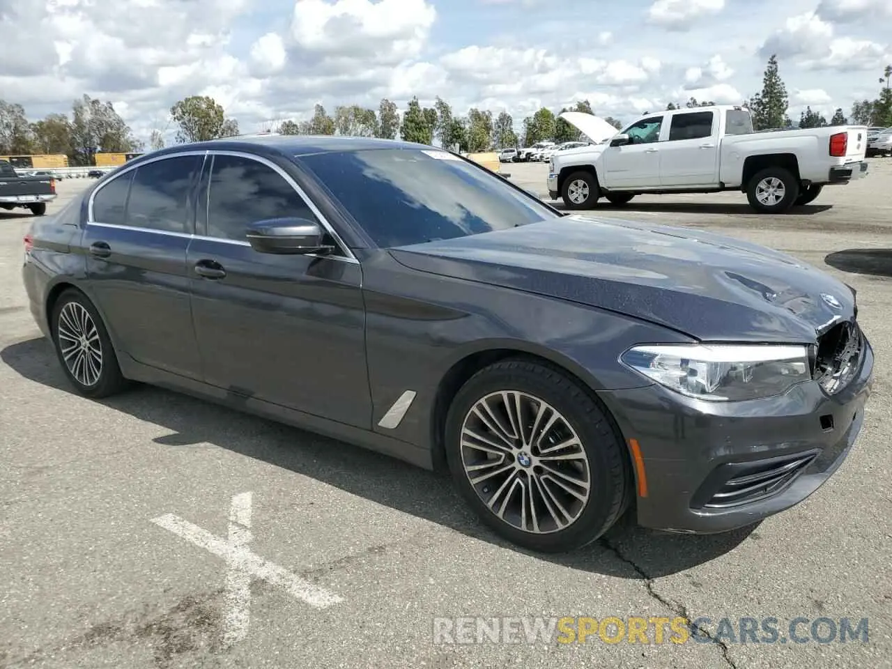 4 fotografías del automóvil dañado WBAJA5C57KWW33498 BMW 5 SERIES 2019