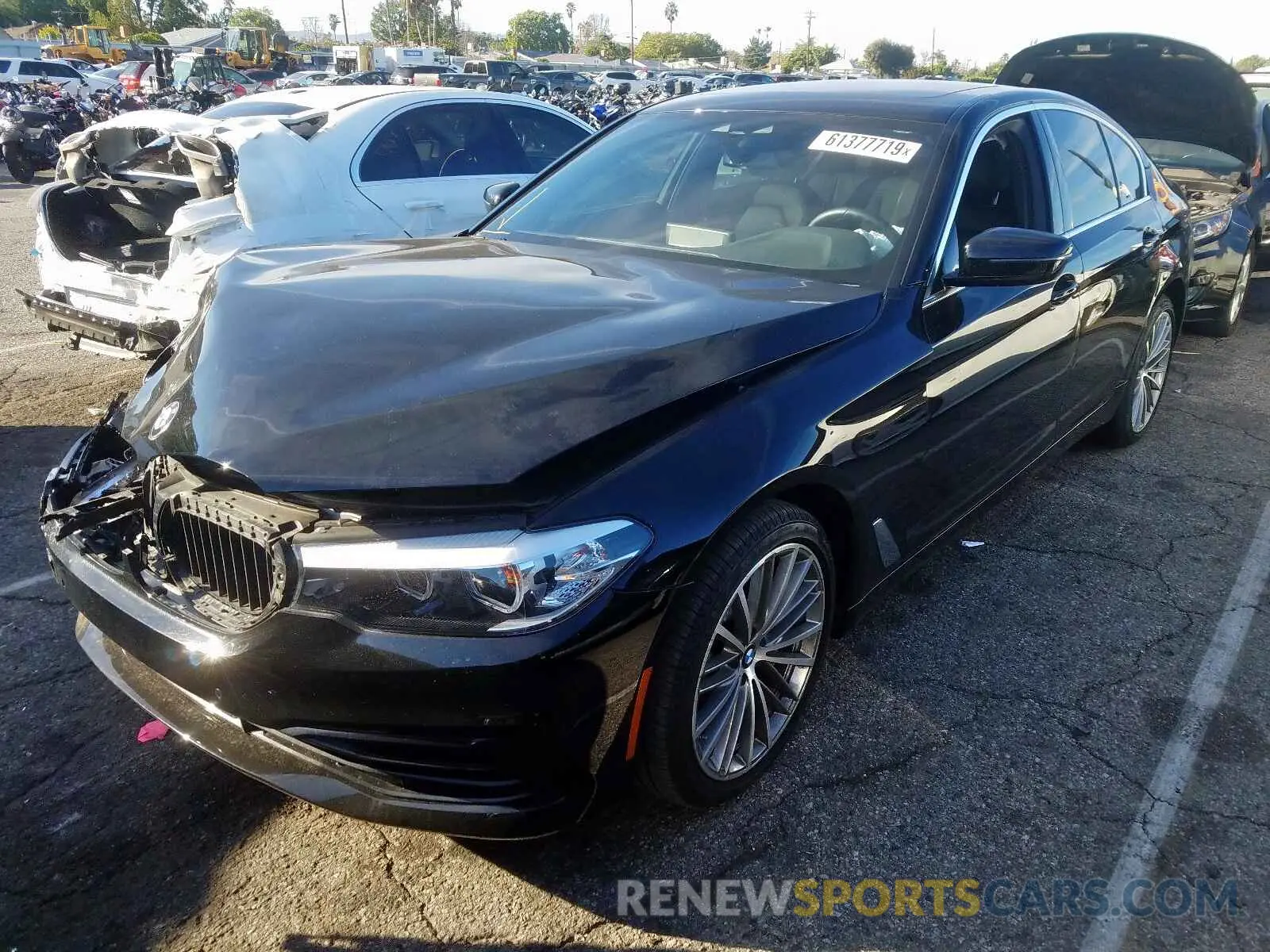 2 fotografías del automóvil dañado WBAJA5C58KG900318 BMW 5 SERIES 2019