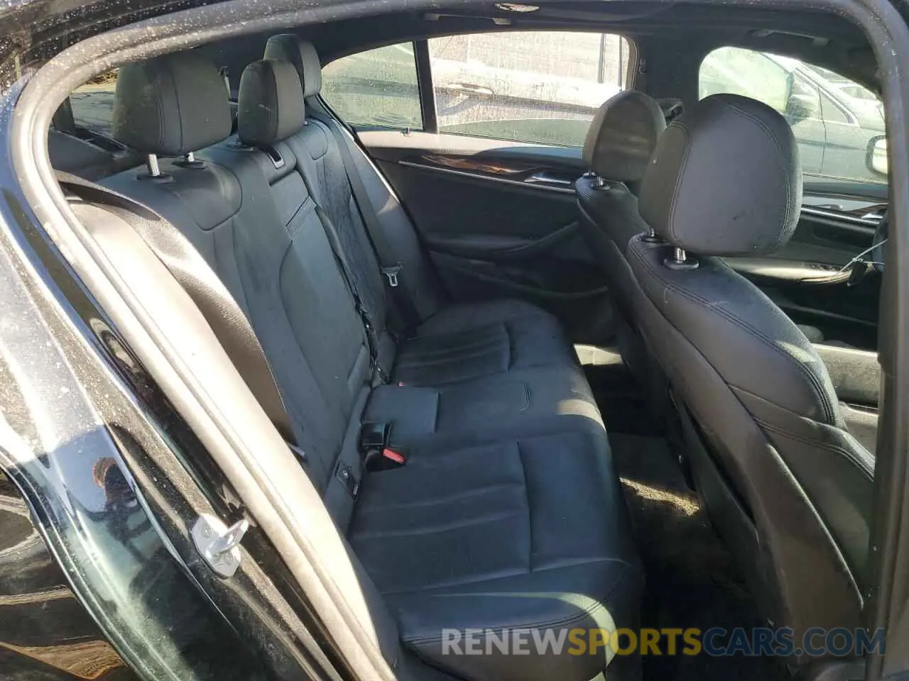 10 fotografías del automóvil dañado WBAJA5C58KWW09047 BMW 5 SERIES 2019